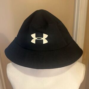 Under Armour Golf bucket hat. Black & white size L/XL.
